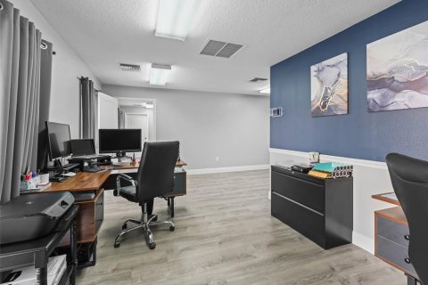 Propiedad comercial en venta en Oxford, Florida, 1337.79 m2 № 1740974 - foto 26