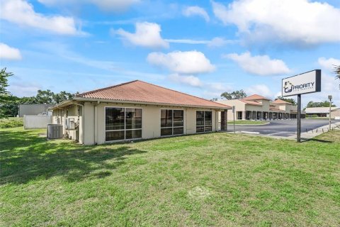 Propiedad comercial en venta en Oxford, Florida, 1337.79 m2 № 1740974 - foto 5