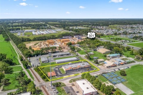 Propiedad comercial en venta en Oxford, Florida, 1337.79 m2 № 1740974 - foto 9