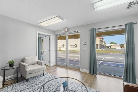 Propiedad comercial en venta en Oxford, Florida, 1337.79 m2 № 1740974 - foto 25
