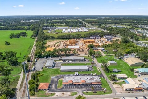 Propiedad comercial en venta en Oxford, Florida, 1337.79 m2 № 1740974 - foto 13