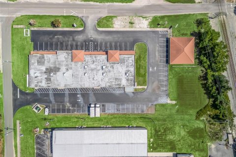 Propiedad comercial en venta en Oxford, Florida, 1337.79 m2 № 1740974 - foto 12
