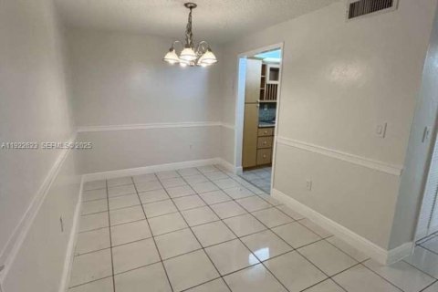 Appartement à louer à Miami Lakes, Floride: 2 chambres, 85.28 m2 № 1976693 - photo 8