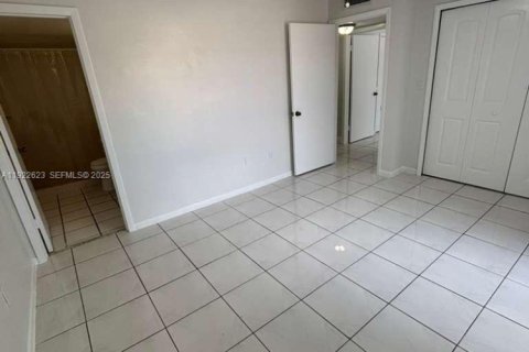Appartement à louer à Miami Lakes, Floride: 2 chambres, 85.28 m2 № 1976693 - photo 11