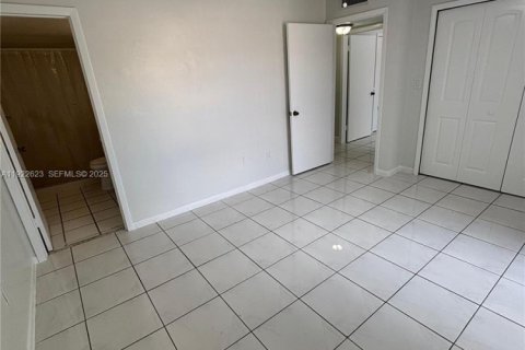 Appartement à louer à Miami Lakes, Floride: 2 chambres, 85.28 m2 № 1976693 - photo 2