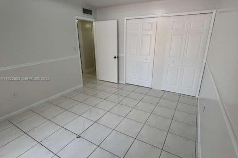 Appartement à louer à Miami Lakes, Floride: 2 chambres, 85.28 m2 № 1976693 - photo 9