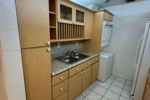 Appartement à louer à Miami Lakes, Floride: 2 chambres, 85.28 m2 № 1976693 - photo 4