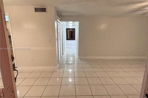 Appartement à louer à Miami Lakes, Floride: 2 chambres, 85.28 m2 № 1976693 - photo 5