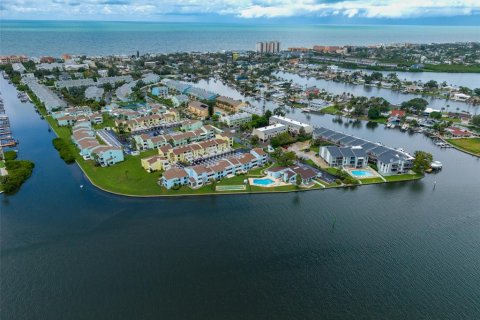Condominio en venta en Indian Rocks Beach, Florida, 2 dormitorios, 112.23 m2 № 1908309 - foto 1