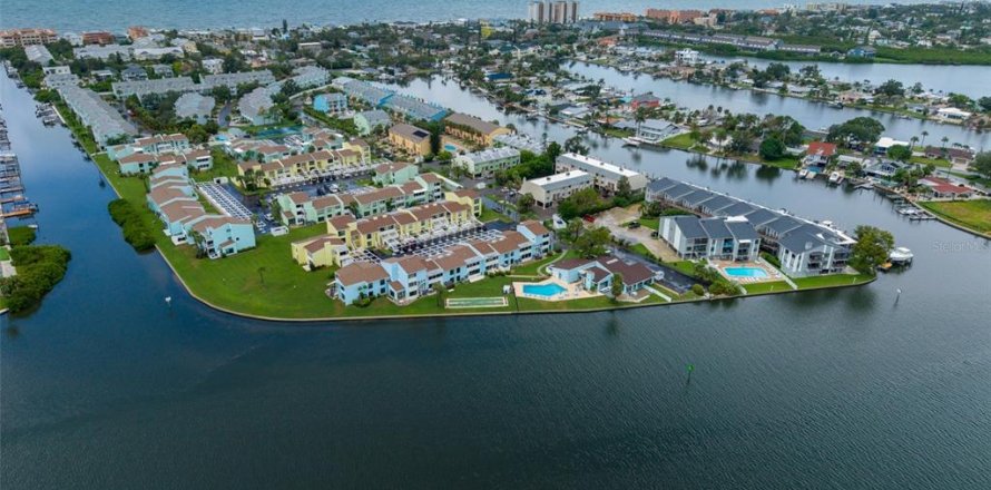 Condominio en Indian Rocks Beach, Florida, 2 dormitorios  № 1908309