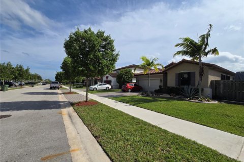 Casa en venta en Homestead, Florida, 4 dormitorios, 189.99 m2 № 1968810 - foto 4