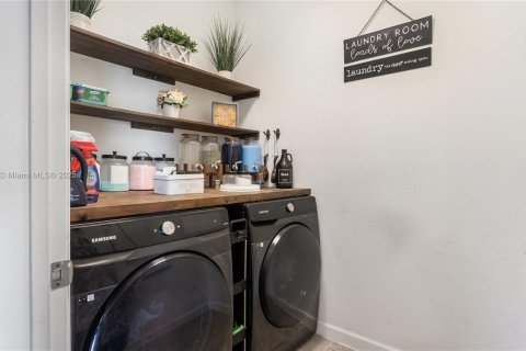 Casa en venta en Homestead, Florida, 4 dormitorios, 189.99 m2 № 1968810 - foto 27