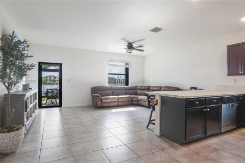 Casa en venta en Homestead, Florida, 4 dormitorios, 189.99 m2 № 1968810 - foto 17