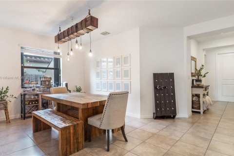 Casa en venta en Homestead, Florida, 4 dormitorios, 189.99 m2 № 1968810 - foto 14