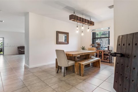 Casa en venta en Homestead, Florida, 4 dormitorios, 189.99 m2 № 1968810 - foto 16