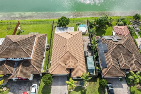 Casa en venta en Homestead, Florida, 4 dormitorios, 189.99 m2 № 1968810 - foto 5