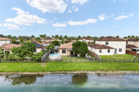 Casa en venta en Homestead, Florida, 4 dormitorios, 189.99 m2 № 1968810 - foto 12