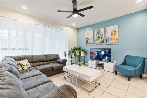 Touwnhouse à louer à Kissimmee, Floride: 5 chambres, 210.24 m2 № 2077334 - photo 3