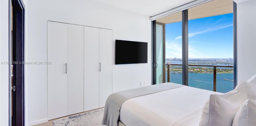 Condominio en Miami, Florida, 1 dormitorio  № 1982794