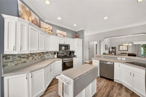 House in The Villages, Florida 3 bedrooms, 177.91 sq.m. № 2395841 - photo 8