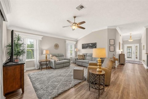 House in The Villages, Florida 3 bedrooms, 177.91 sq.m. № 2395841 - photo 5