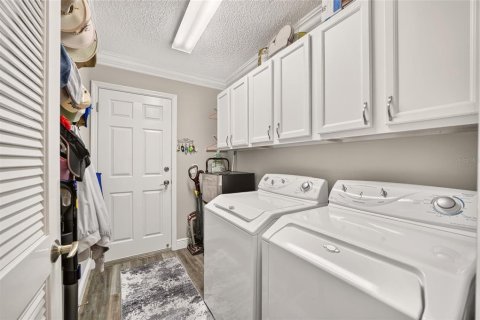 House in The Villages, Florida 3 bedrooms, 177.91 sq.m. № 2395841 - photo 18