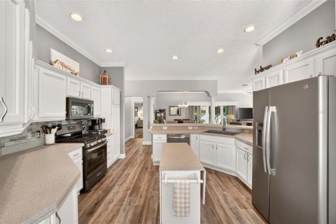 House in The Villages, Florida 3 bedrooms, 177.91 sq.m. № 2395841 - photo 7