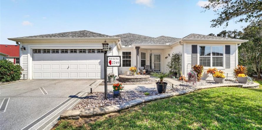 House in The Villages, Florida 3 bedrooms, 177.91 sq.m. № 2395841