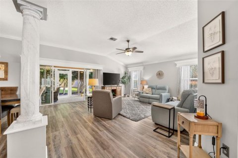 House in The Villages, Florida 3 bedrooms, 177.91 sq.m. № 2395841 - photo 4
