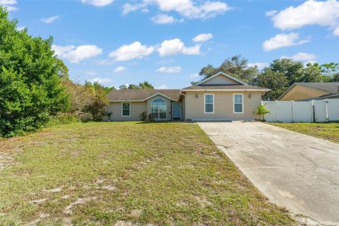 Casa en Deltona, Florida 4 dormitorios, 154.78 m2 № 2237394