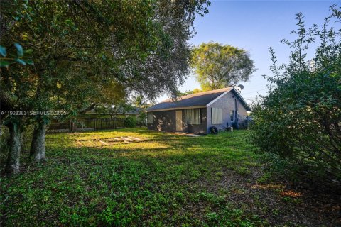 House in Fort Lauderdale, Florida 3 bedrooms, 103.86 sq.m. № 2034406 - photo 14