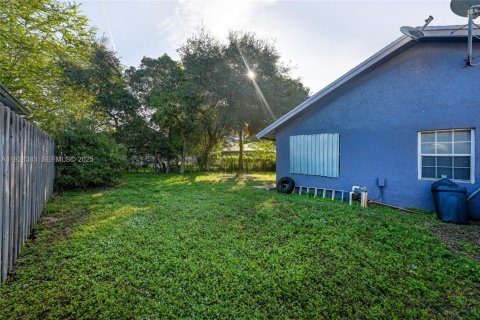 House in Fort Lauderdale, Florida 3 bedrooms, 103.86 sq.m. № 2034406 - photo 15