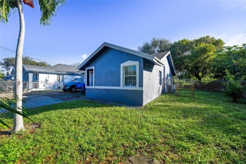 House in Fort Lauderdale, Florida 3 bedrooms, 103.86 sq.m. № 2034406 - photo 2