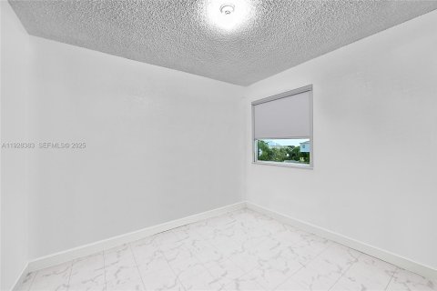 House in Fort Lauderdale, Florida 3 bedrooms, 103.86 sq.m. № 2034406 - photo 8