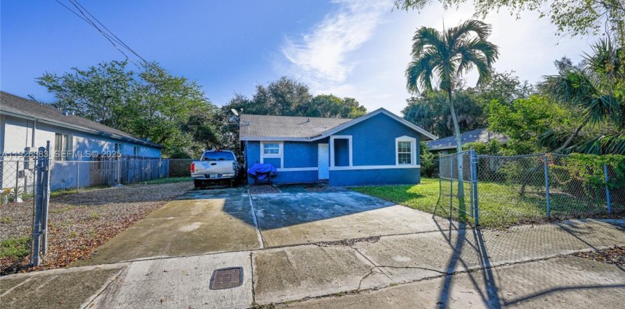 House in Fort Lauderdale, Florida 3 bedrooms, 103.86 sq.m. № 2034406
