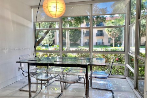 Condo in Sunny Isles Beach, Florida, 1 bedroom  № 2013488 - photo 3