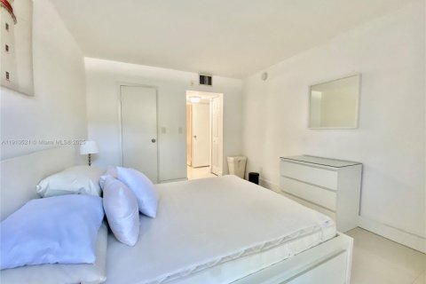 Condo in Sunny Isles Beach, Florida, 1 bedroom  № 2013488 - photo 7