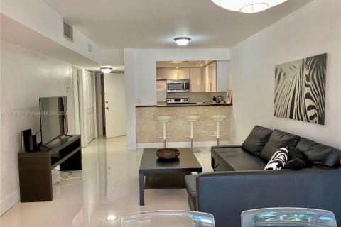 Condo in Sunny Isles Beach, Florida, 1 bedroom  № 2013488 - photo 5