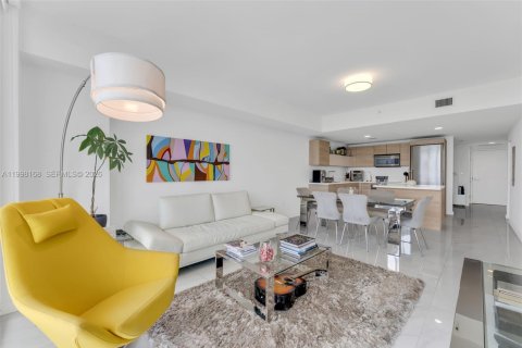 Condo in North Miami Beach, Florida, 2 bedrooms  № 2060868 - photo 8