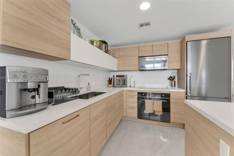 Condo in North Miami Beach, Florida, 2 bedrooms  № 2060868 - photo 10