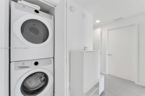 Condo in North Miami Beach, Florida, 2 bedrooms  № 2060868 - photo 15