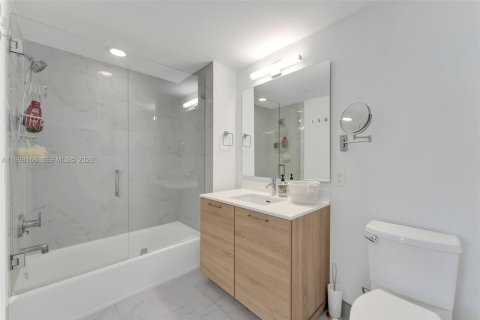 Condo in North Miami Beach, Florida, 2 bedrooms  № 2060868 - photo 12