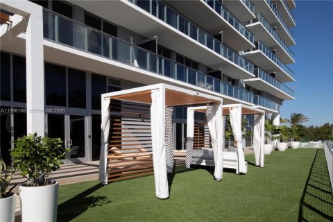 Condo in North Miami Beach, Florida, 2 bedrooms  № 2060868 - photo 24