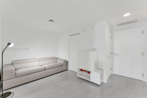 Condo in North Miami Beach, Florida, 2 bedrooms  № 2060868 - photo 11