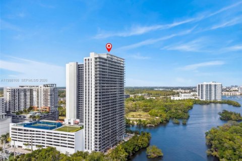 Condo in North Miami Beach, Florida, 2 bedrooms  № 2060868 - photo 26