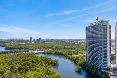 Condo in North Miami Beach, Florida, 2 bedrooms  № 2060868 - photo 3