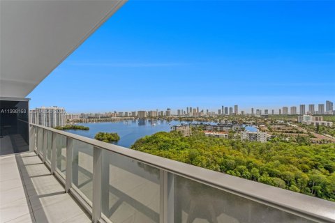 Condominio en North Miami Beach, Florida, 2 dormitorios  № 2060868