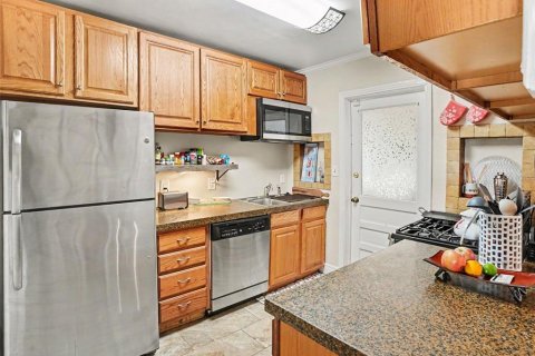 House in Mount Dora, Florida 3 bedrooms, 102.38 sq.m. № 2126740 - photo 9