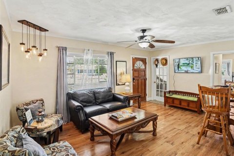House in Mount Dora, Florida 3 bedrooms, 102.38 sq.m. № 2126740 - photo 5