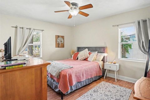 House in Mount Dora, Florida 3 bedrooms, 102.38 sq.m. № 2126740 - photo 20